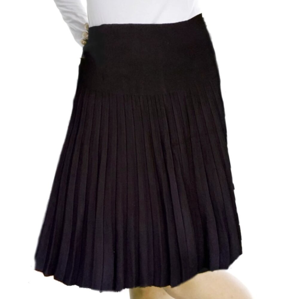MM year round pleated black skirt